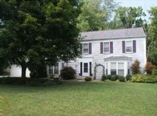 5494 Fox Ridge Dr, West Bloomfield, MI 48322