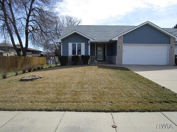 1st image of 200 Oakmont Dr