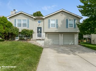 108 E Remington Ter, Raymore, MO 64083