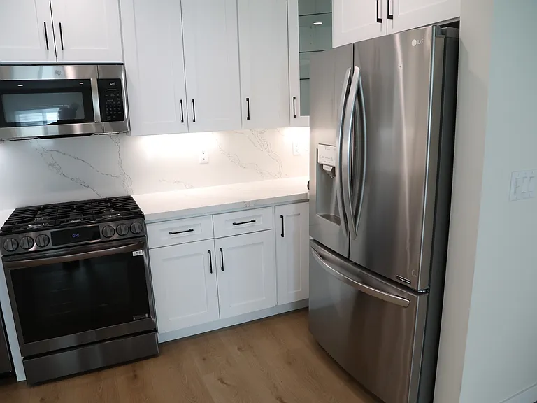 16451 Los Alimos St — Photo 11