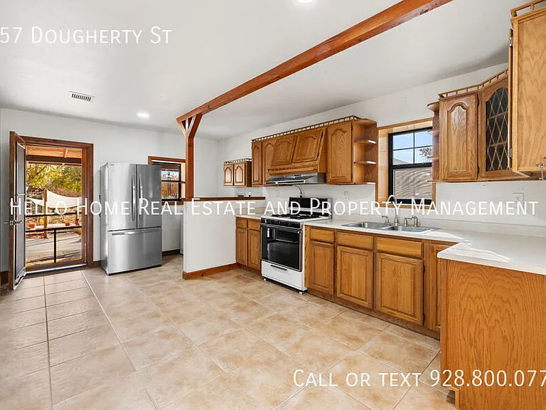 857 Dougherty St — Photo 8