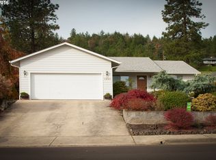 1233 E 4th Ave, Sutherlin, OR 97479
