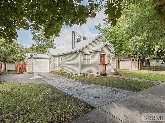 3rd image of 1052 Cranmer Ave