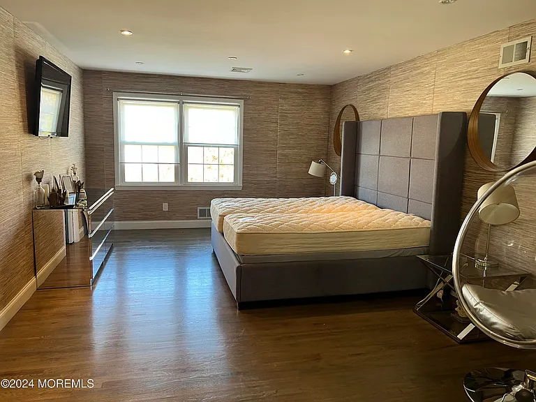 80 Cooper Ave — Photo 9