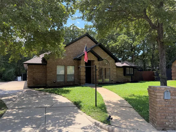 2200 Sand Creek Ct, Arlington, TX 76006