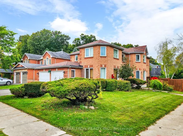 98 Charing Cres, Aurora, ON L4G 6P5