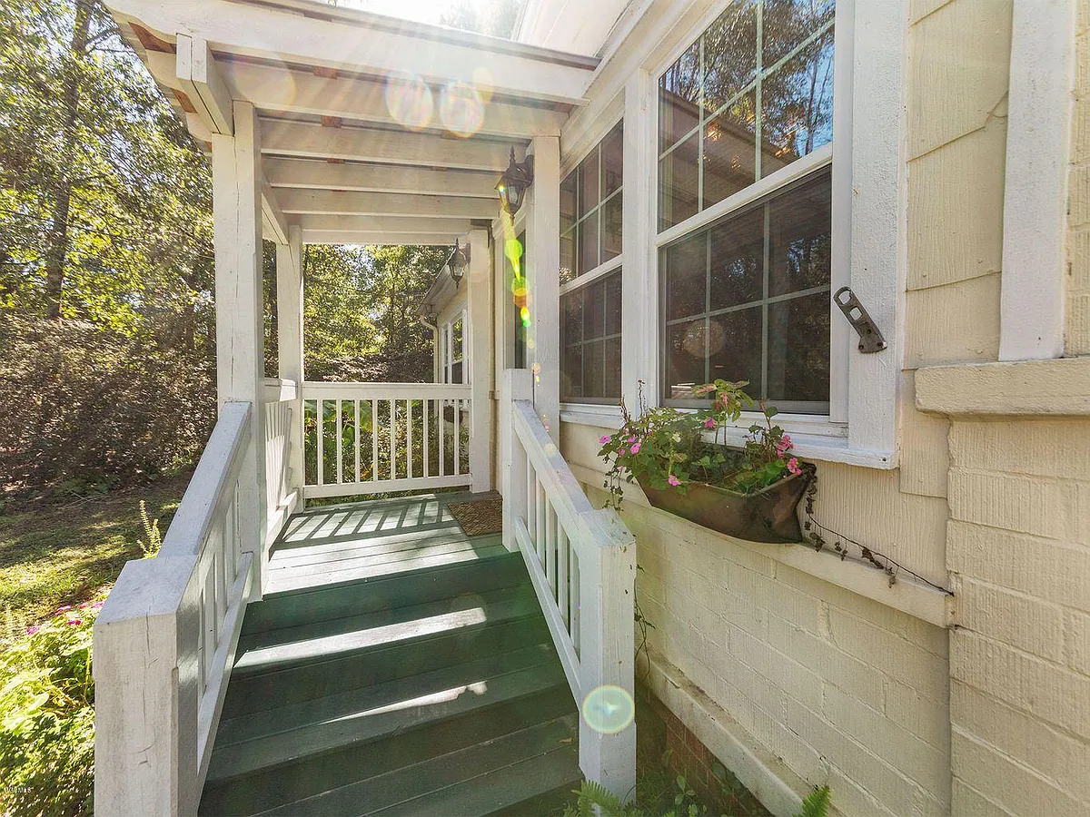 Front Entry - 403 Bechtel Blvd