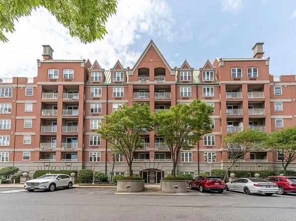 120 Oceana Dr W APT 4A, Brooklyn, NY 11235