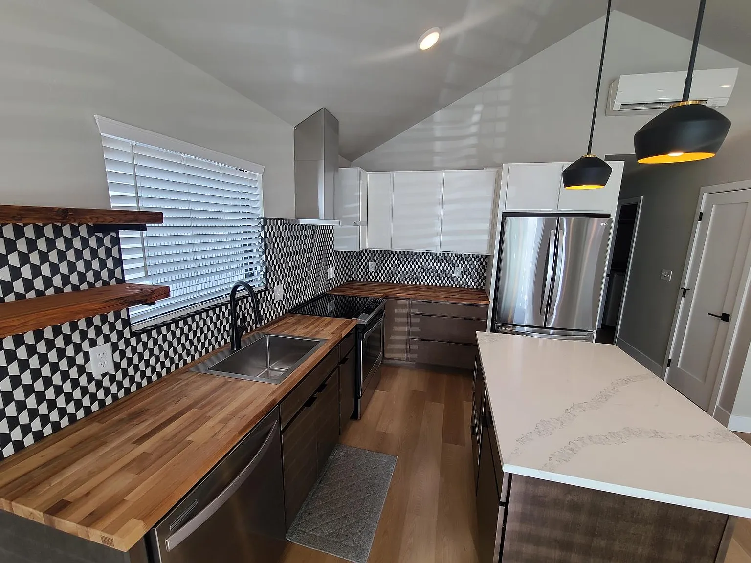1025 Stoddard — Photo 3