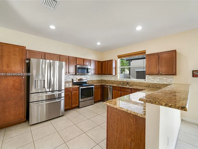 16946 SW 90th Terrace Cir — Photo 4