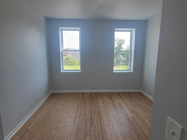 2032 Harlem Ave — Photo 7