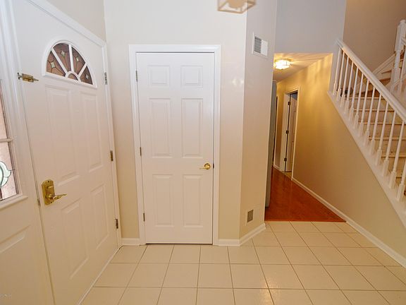 5th image of 2482 Woodbine Ln