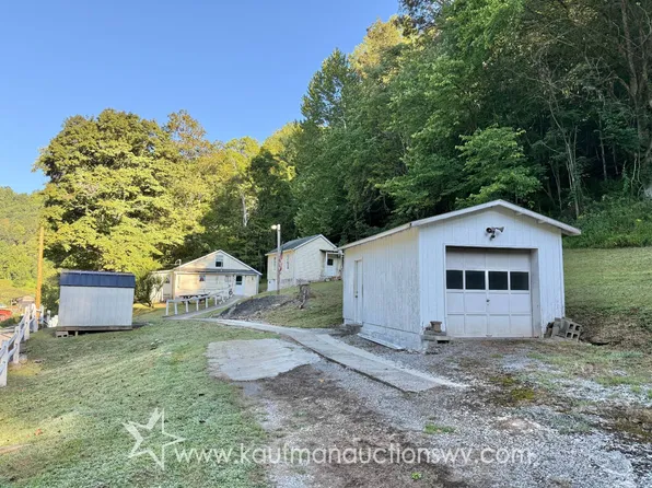 1587 Greenbrier Rd, Salem, WV 26426