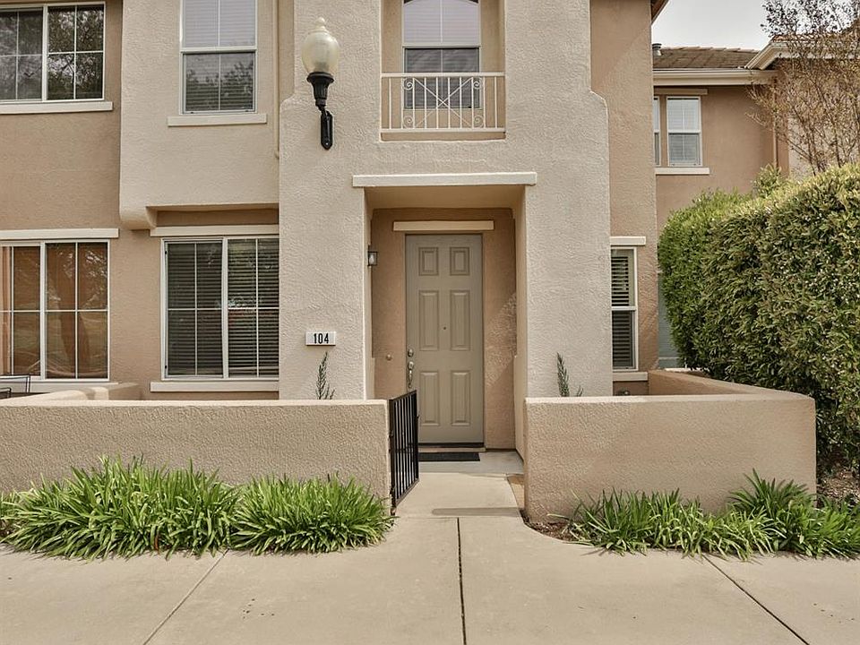 1st image of 104 Esplanade Cir