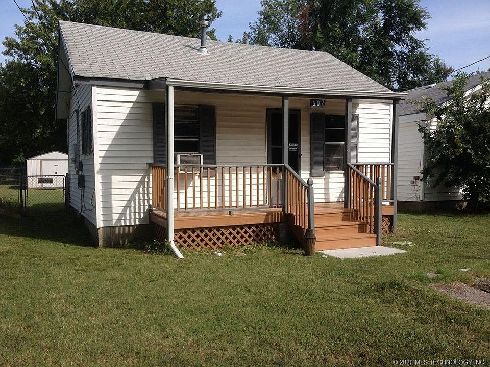 2nd image of 607 N 1st St