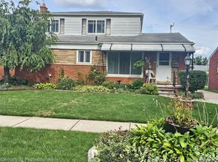 8876 Robindale, Redford, MI 48239