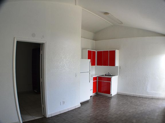 3rd image of 2102 Wilson St #6