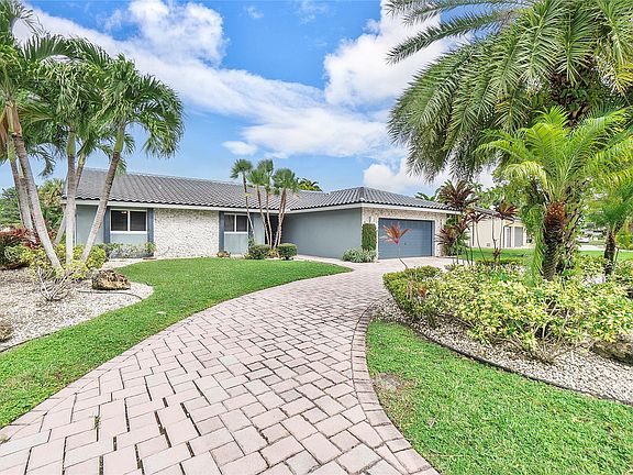2nd image of 8635 Banyan Court
