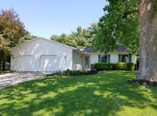 608 N Raymond Ct, Mahomet, IL 61853