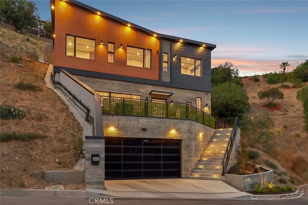 3 bed, 2.5 bath, 2040 sqft, $6,000 — Photo 1