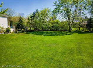 35321 Curtis Rd, Livonia, MI 48152