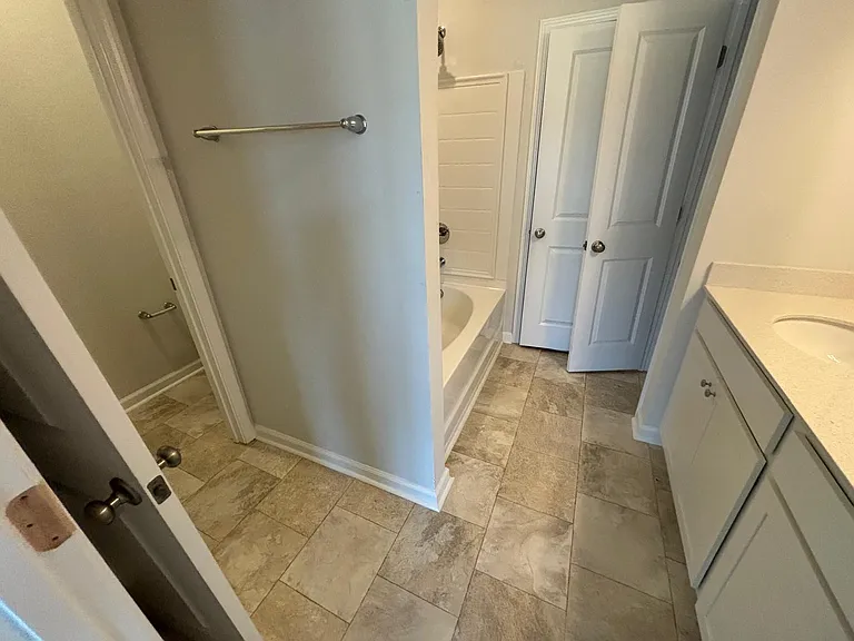 140 Fideaux Blvd — Photo 23