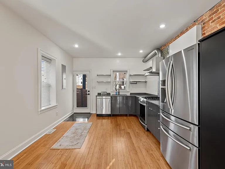 412 E Lanvale St — Photo 8