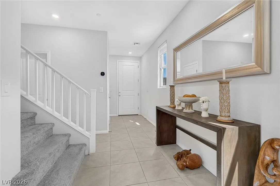 5 bed, 3.0 bath, 2460 sqft, $3,550 — Photo 4