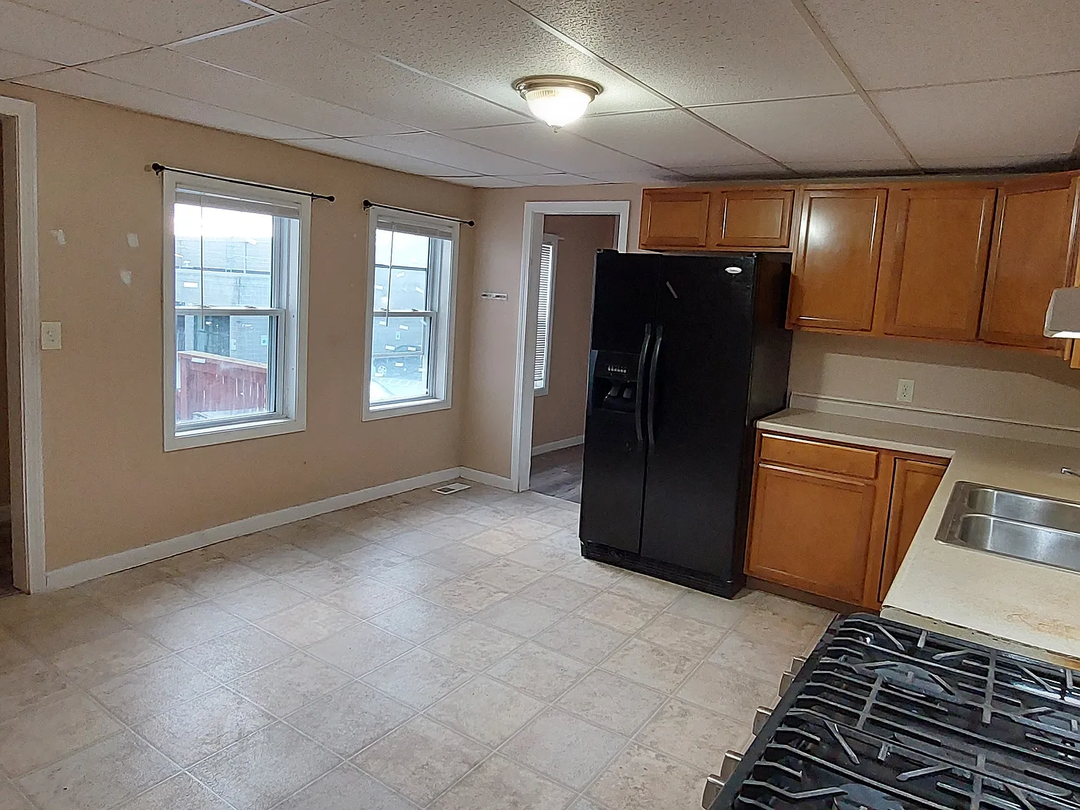 3 bed, 1000 sqft, $2,000 — Photo 2