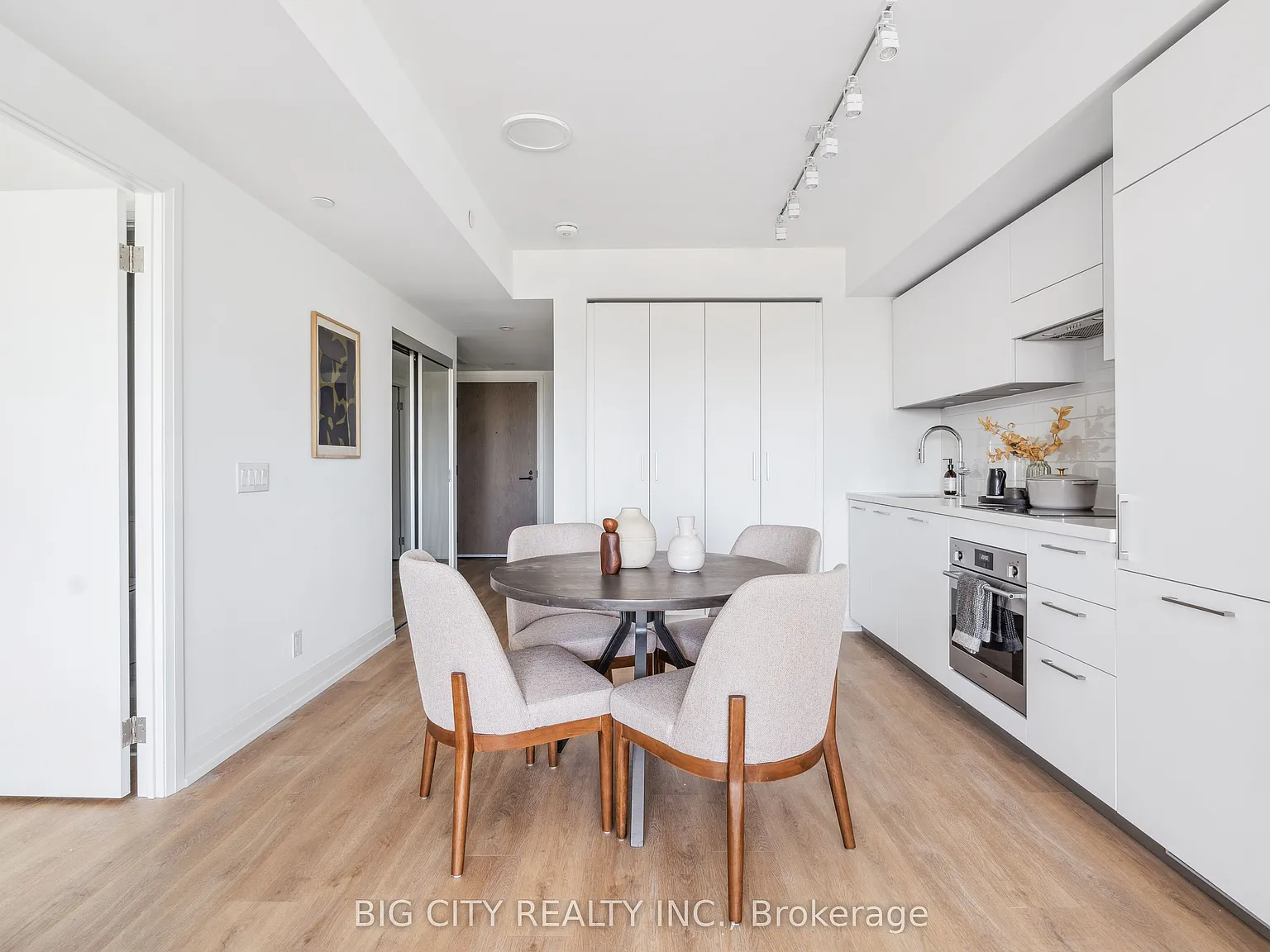 2 bed, $3,000 — Photo 4