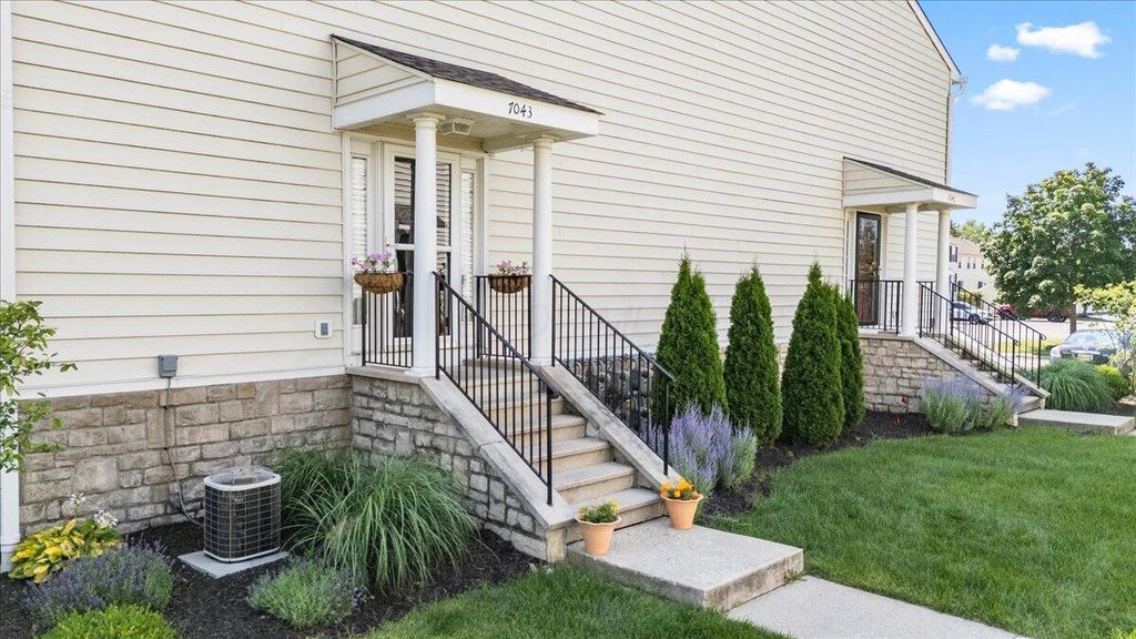 7043 Monarchos Dr #13, New Albany, OH - View 3