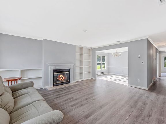 4th image of 94 Hearthside Dr