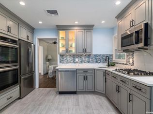 103 E Gate Rd, Port Jefferson, NY 11777