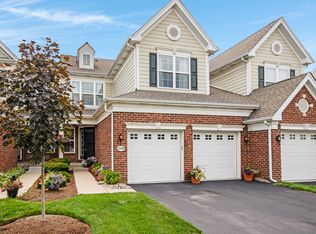 1150 Falcon Ridge Dr, Elgin, IL 60124