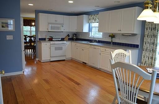 5th image of 40 Palomino Dr