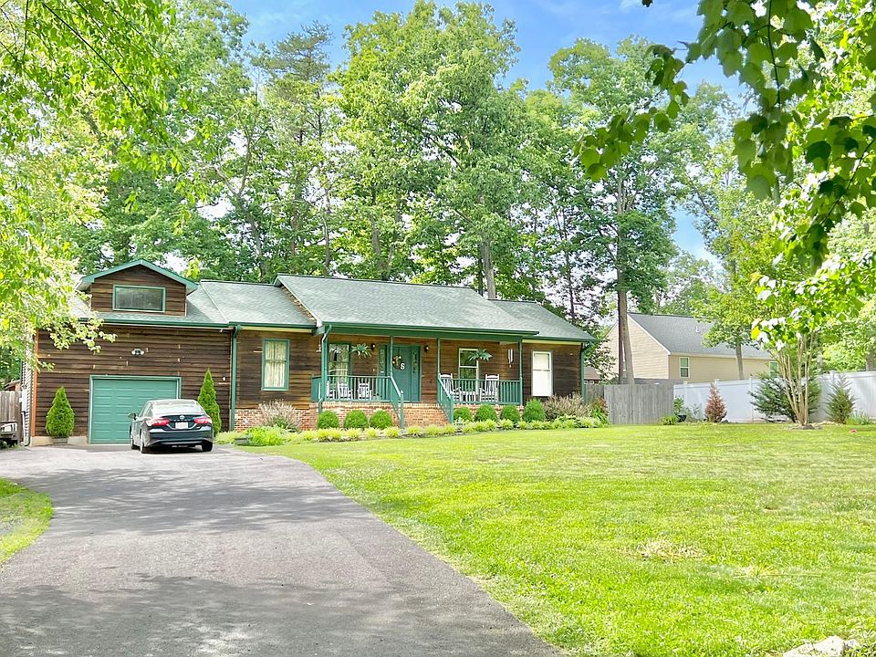One level living with large front yard