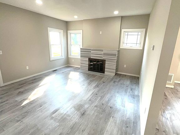 5th image of 318 2nd St W