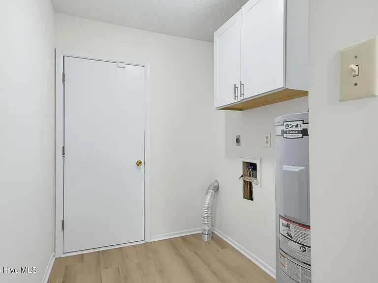 305 W Willowood Ln — Photo 6
