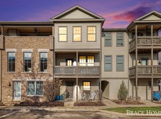 2074 Celadon Dr NE, Grand Rapids, MI 49525