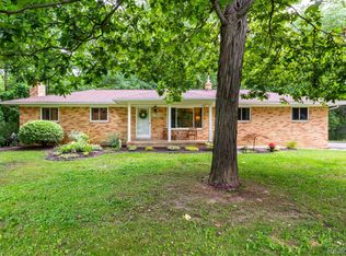 27600 Martindale Rd, New Hudson, MI 48165