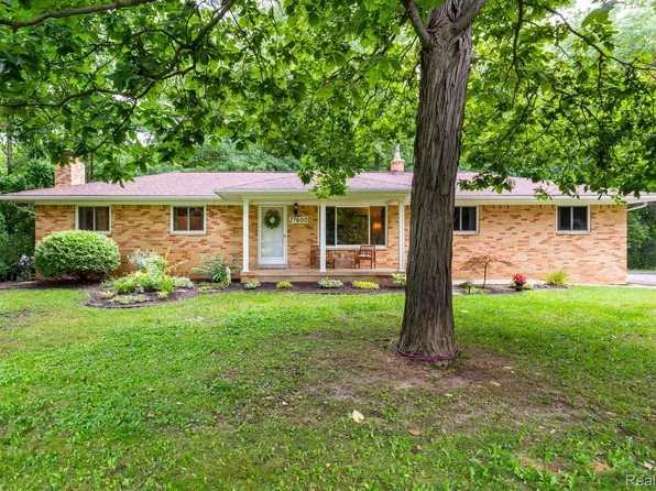 27600 Martindale Rd, New Hudson, MI 48165