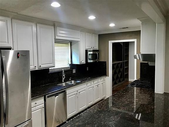 4th image of 1317 Seminole Dr