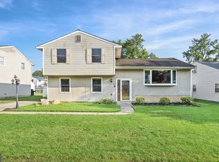 63 Upland Ct, Newark, DE 19713