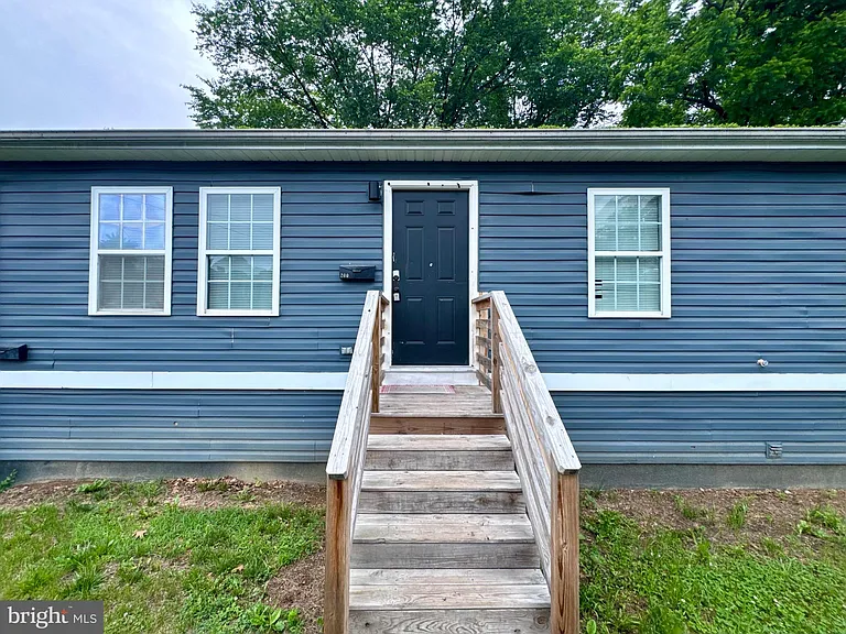 200 Beth St — Photo 1