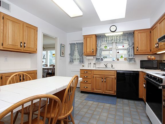 5th image of 23 Ernest Dr