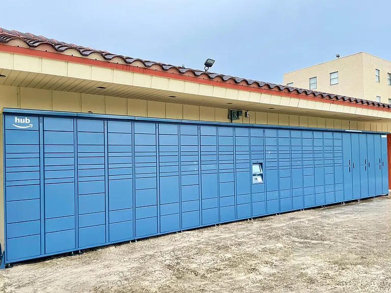 Amazon Hub Lockers