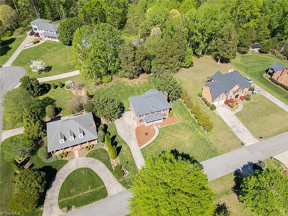 2nd image of 280 Ashmoor Ln