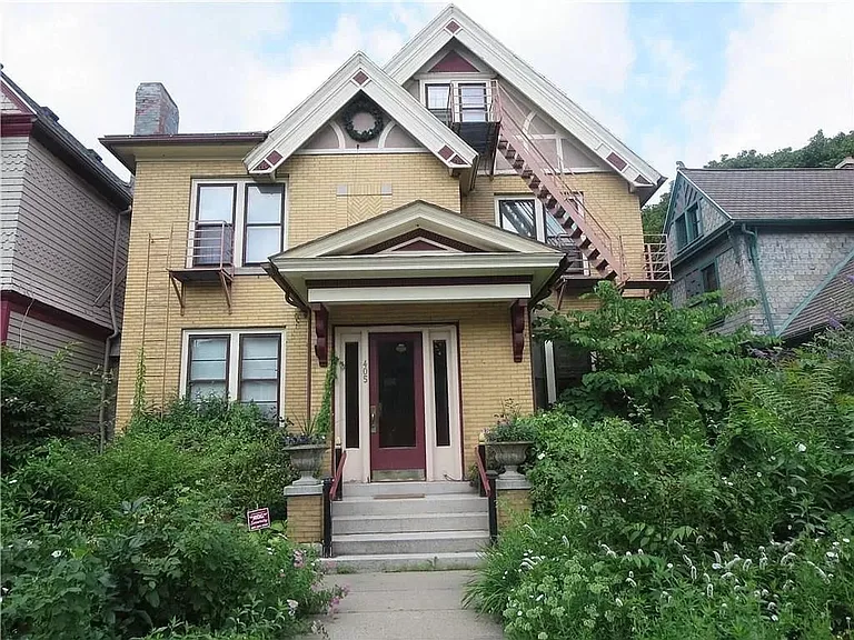 405 Alexander St — Photo 2