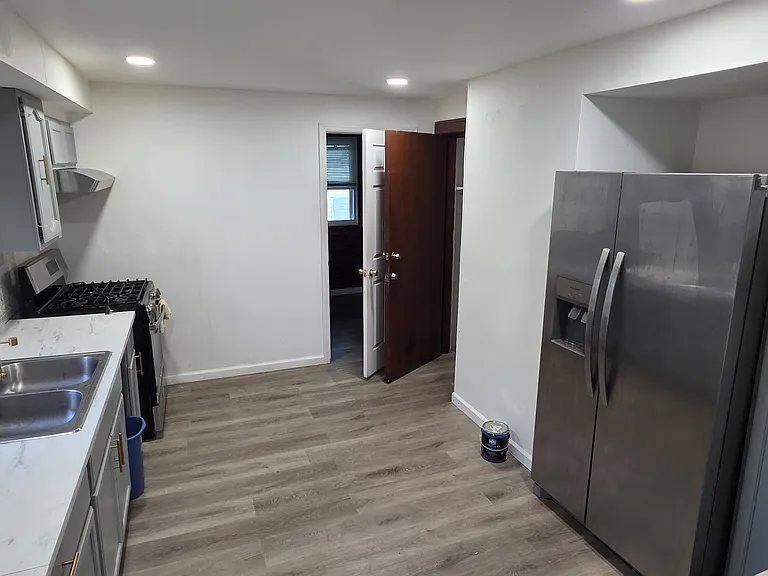 Kitchen to 3rd bedroom