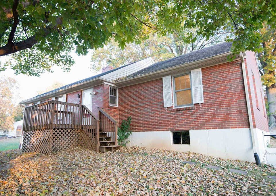 1st image of 125 1/2 Winding Way Dr